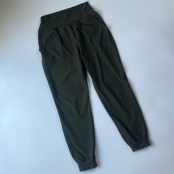 Beyond Yoga *GREEN Spacedye Midi Jogger In Green - Picture 2 of 9